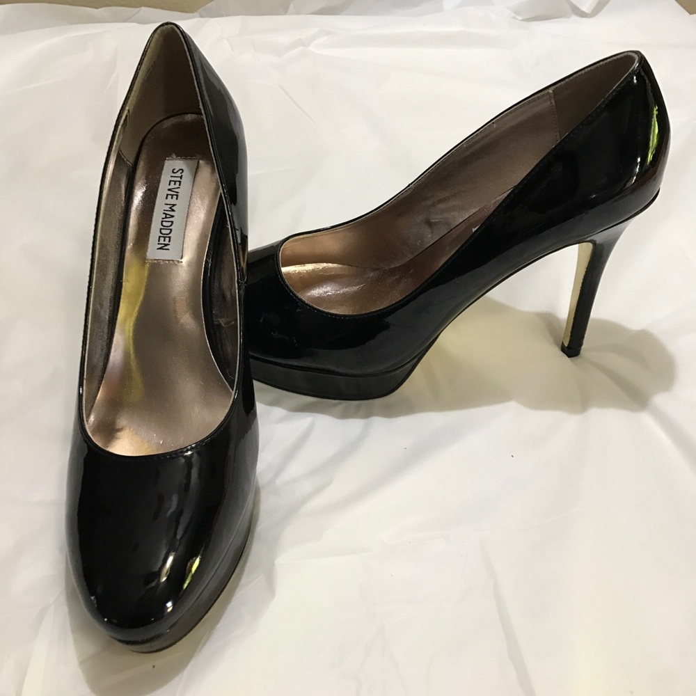 NWOT Steve Madden Heels
